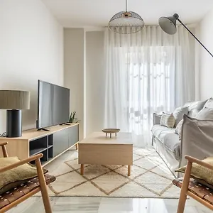Amplisimo De Diseno Nuevo En El Corazon De Triana, Parking Included Apartamento Sevilla